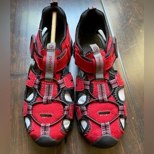 New Pediped Flex “Canyon” shoe, size 32/ 1 Youth